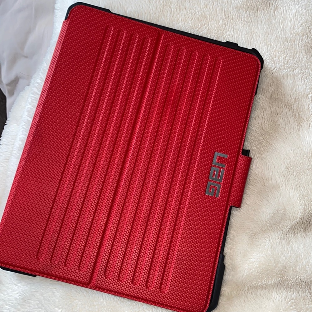 UAG Ipad cover (11 inch)